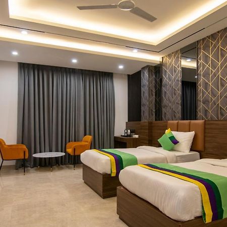 Отель Treebo The Armani Near Igi Airport Нью-Дели Экстерьер фото